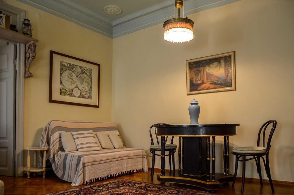 Vintazhnaya Apartment オデッサ エクステリア 写真